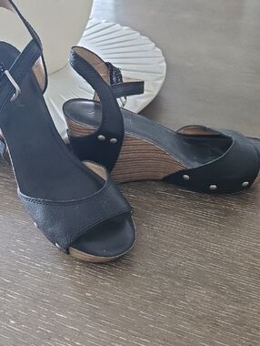 Lucky Brand Black Leather Wedge Sandals with Stacked Wood-Effect Heel